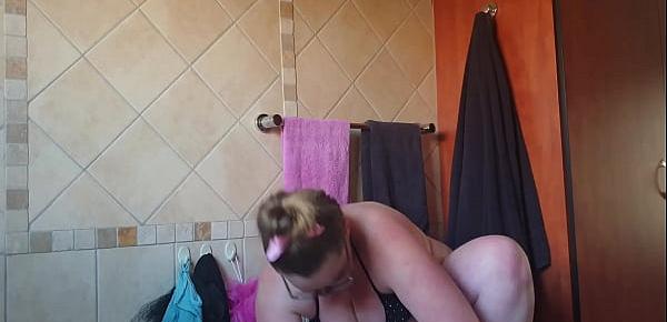  Fat busty whore shaving her phat pussy